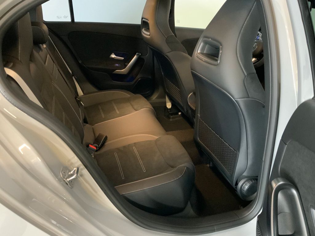 Mercedes-Benz A 180 2025