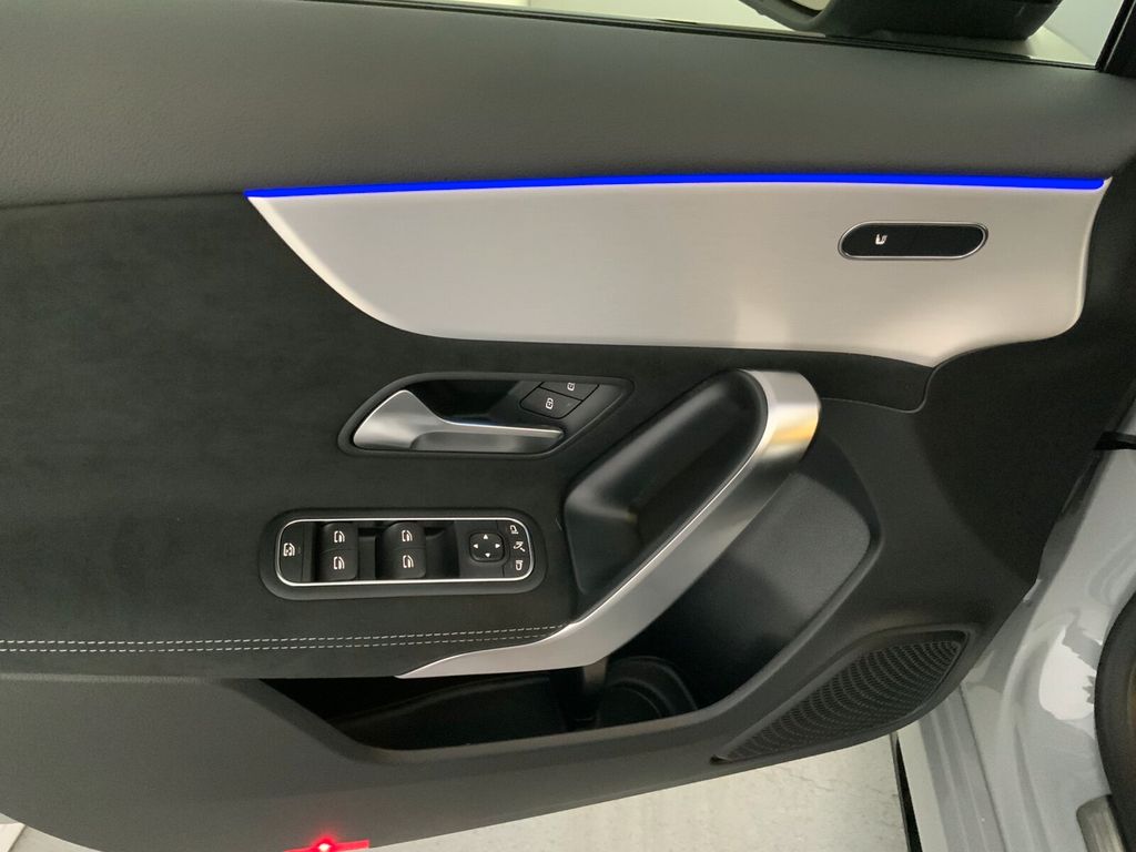 Mercedes-Benz A 180 2025