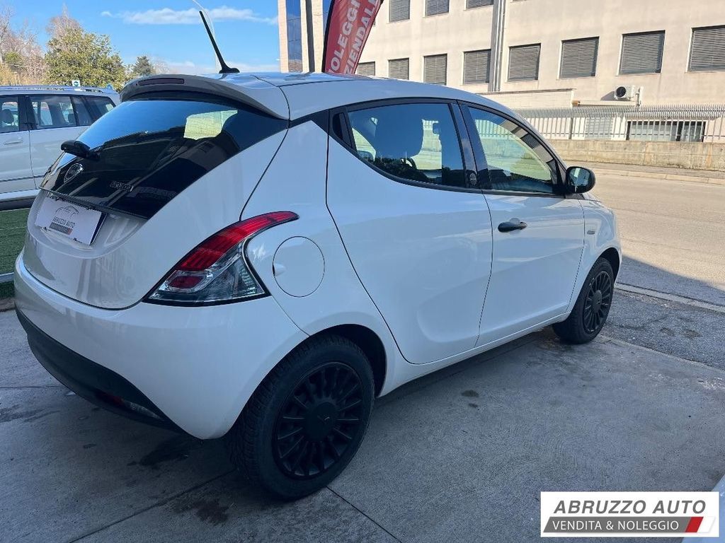 Lancia Ypsilon 2021