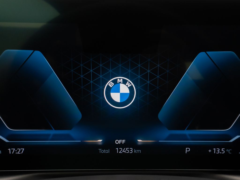 BMW 318 2024