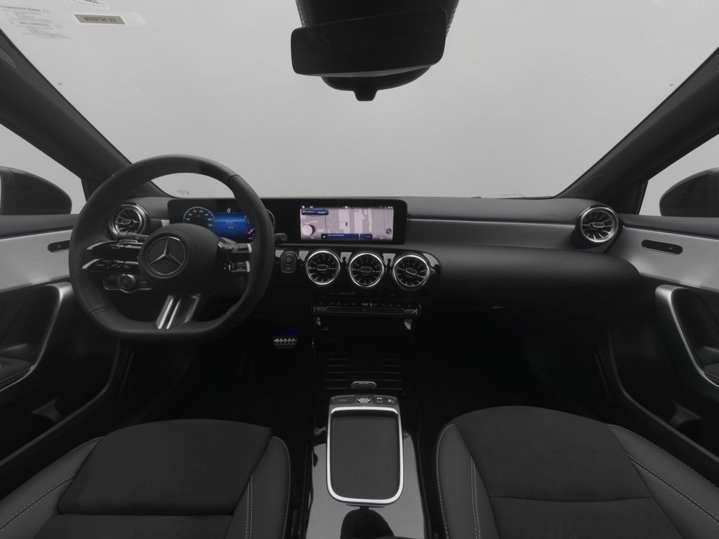 Mercedes-Benz A 200 2025