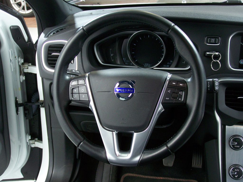 Volvo V40 2015