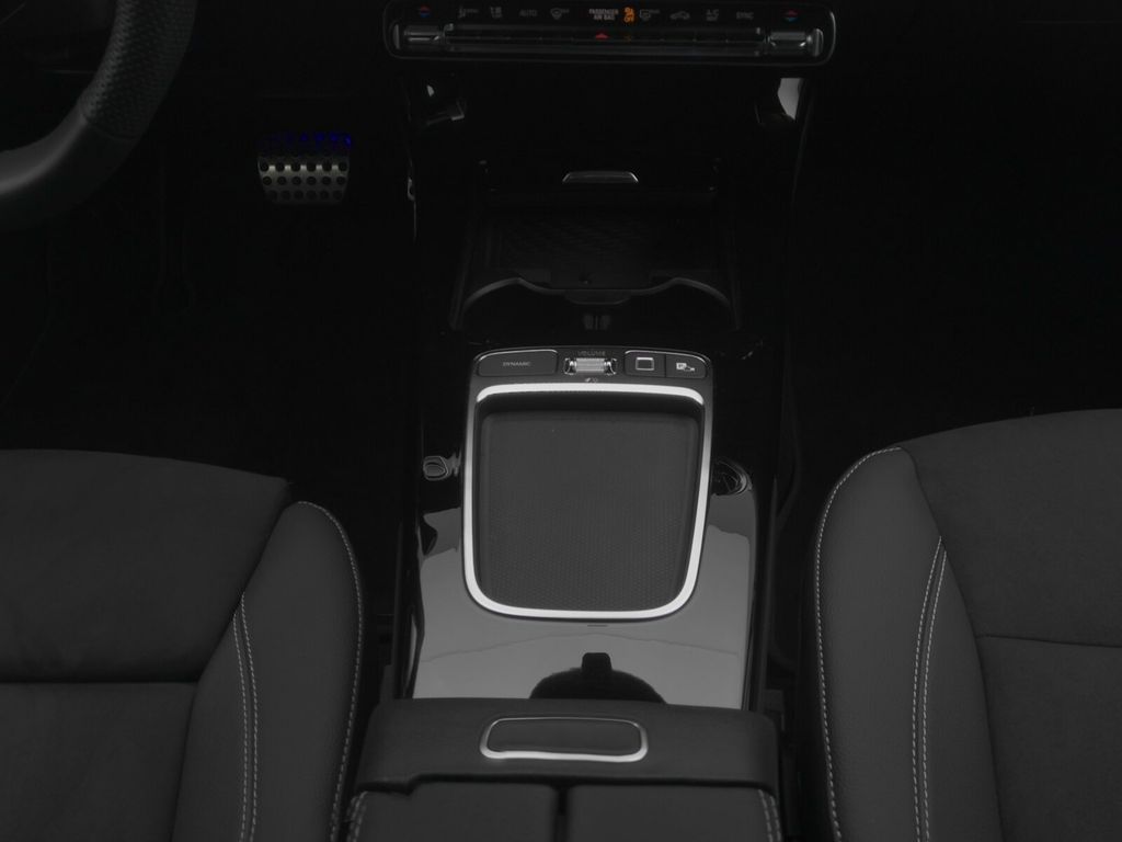 Mercedes-Benz A 200 2025