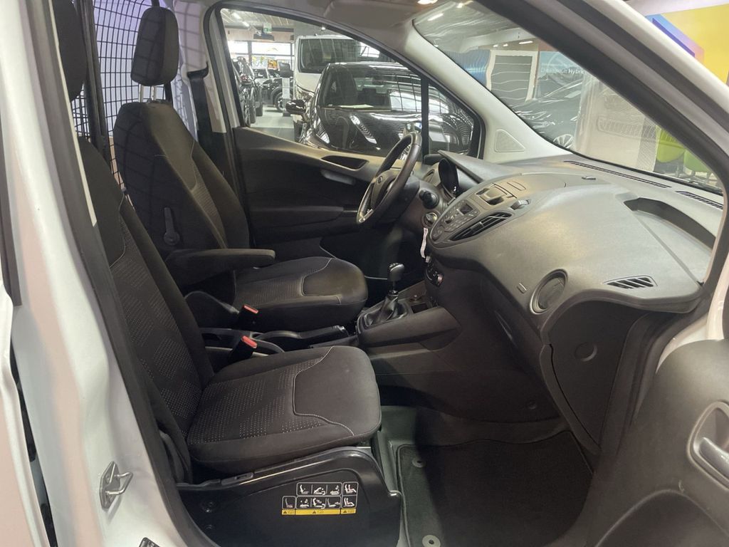 Ford Transit Courier 2021