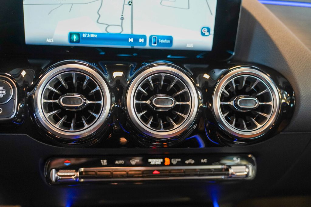 Mercedes-Benz GLA 200 2025