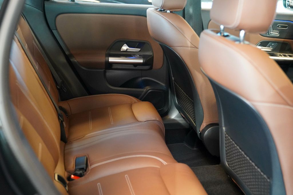 Mercedes-Benz GLA 200 2025