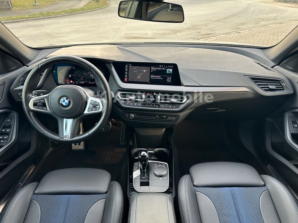 BMW 218 2022