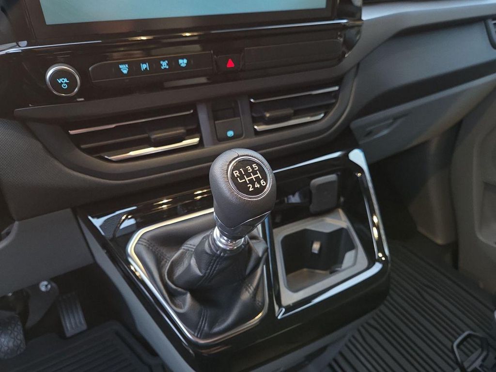 Ford Tourneo Custom 2025