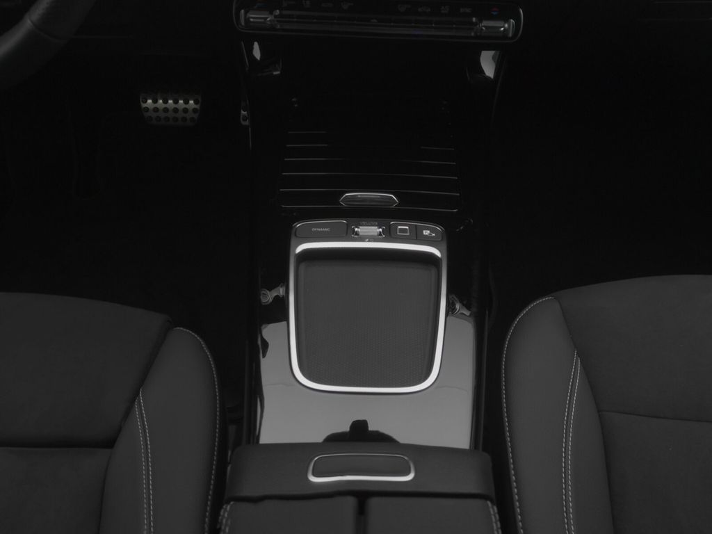 Mercedes-Benz A 200 2025