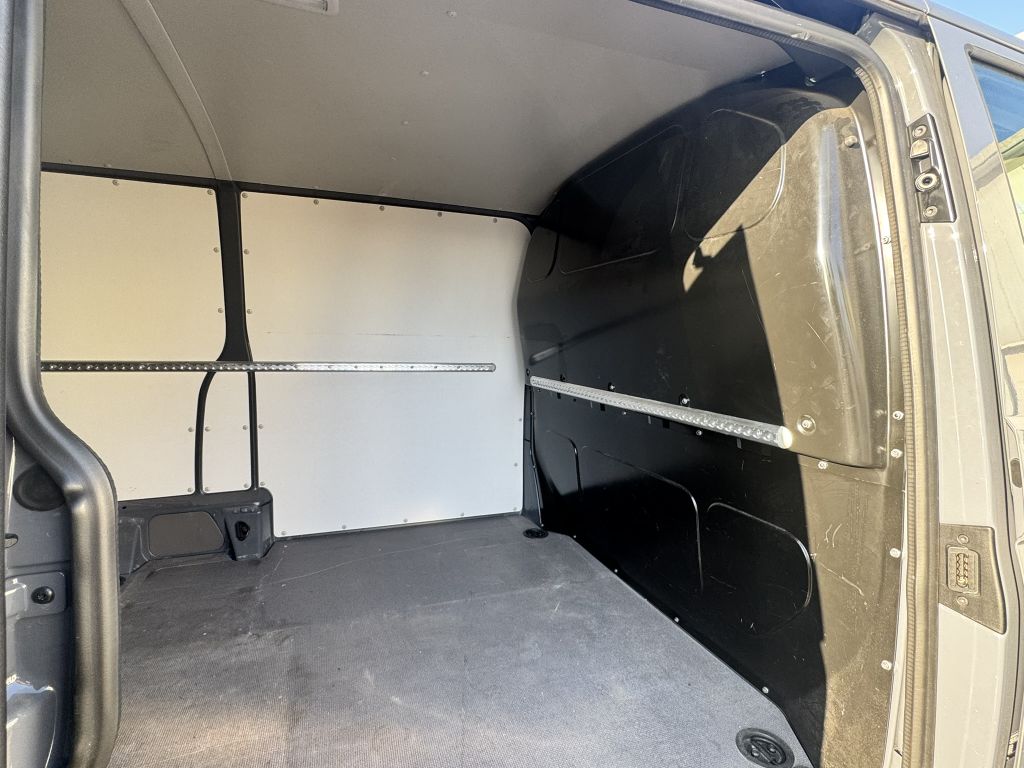 Volkswagen T6 Transporter 2024