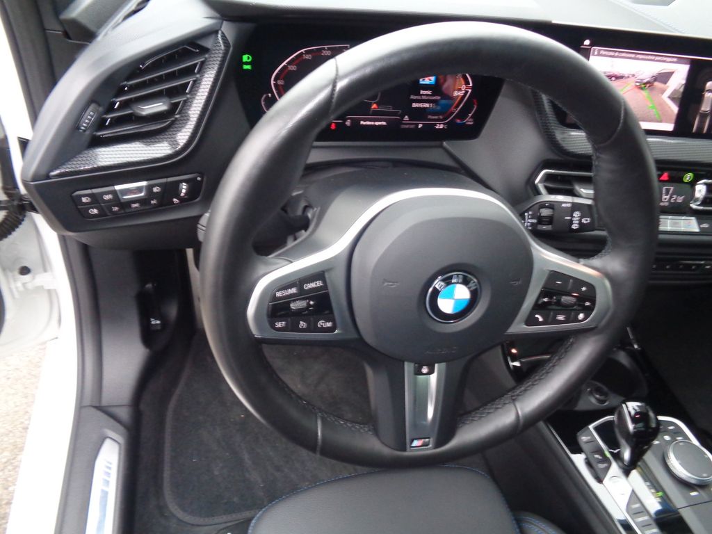 BMW 118 2024