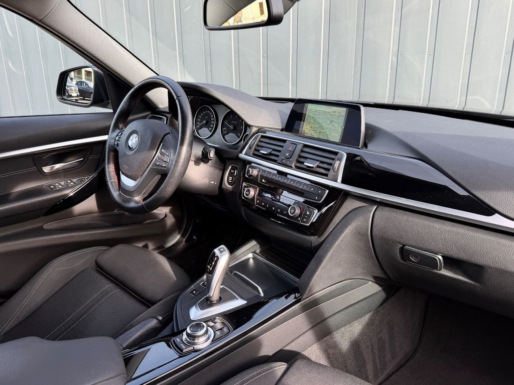 BMW 318 2016