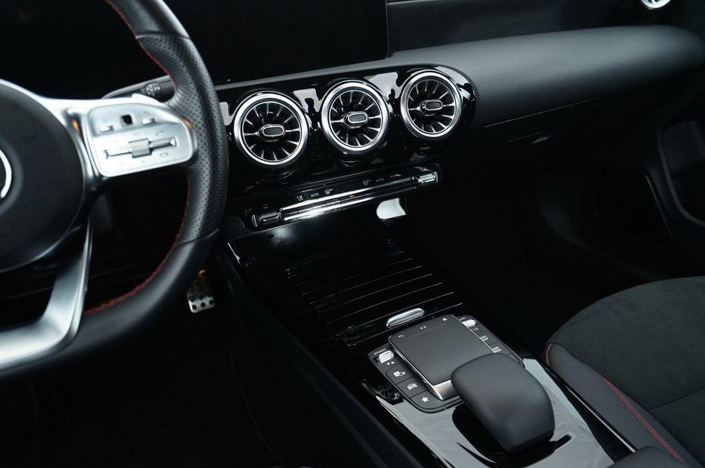 Mercedes-Benz CLA 200 2023