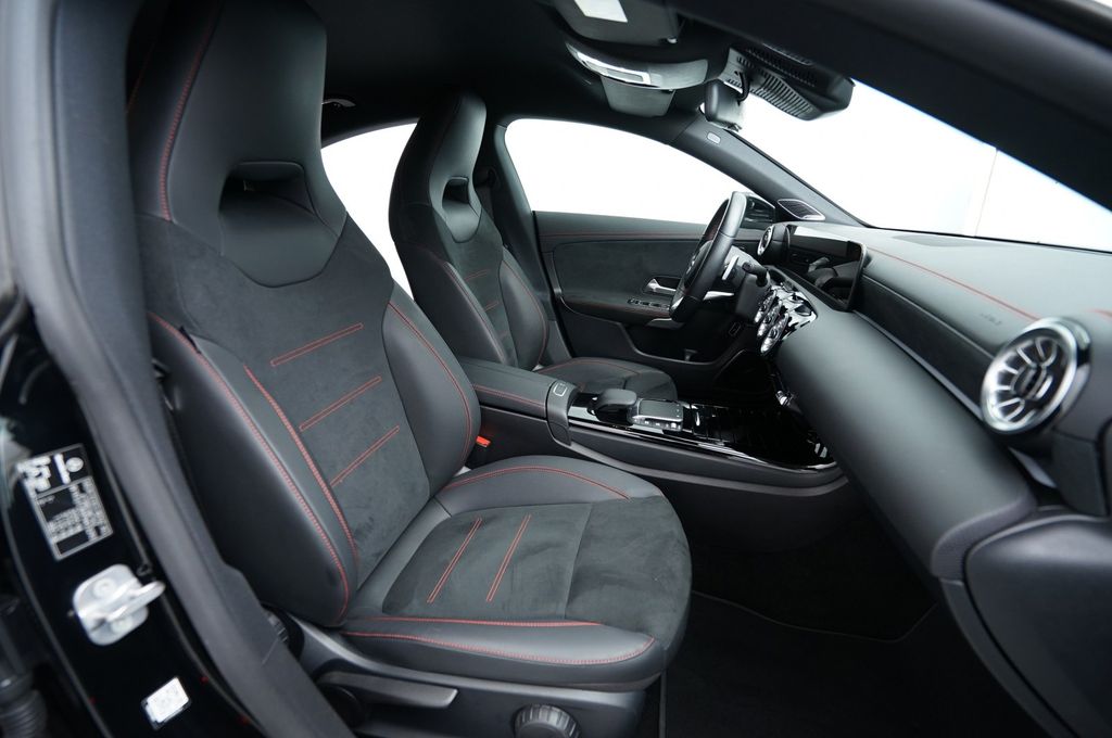 Mercedes-Benz CLA 200 2023