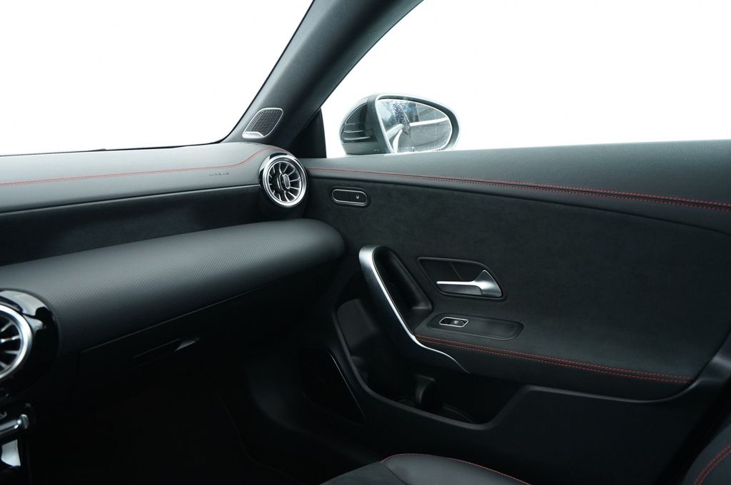 Mercedes-Benz CLA 200 2023