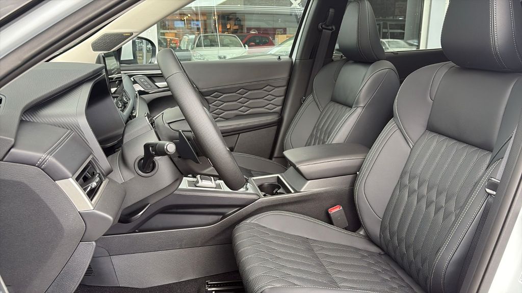 Mitsubishi Outlander 2025