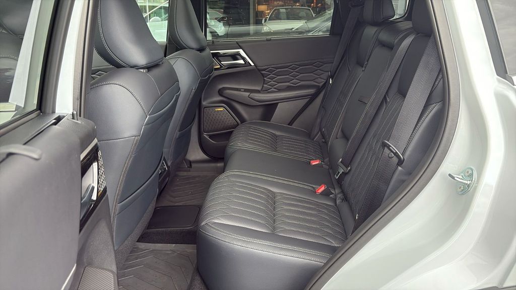 Mitsubishi Outlander 2025