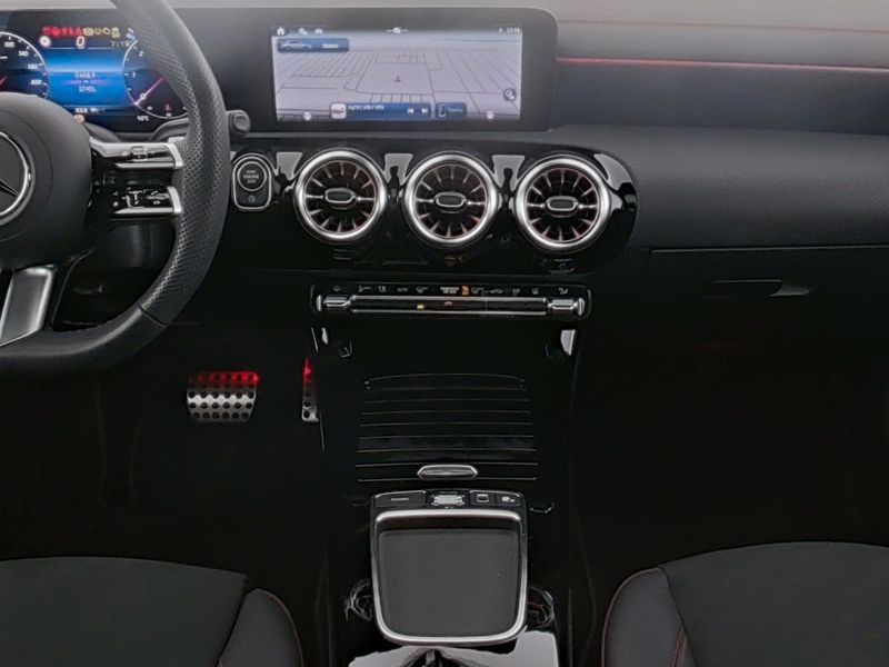 Mercedes-Benz CLA 200 2024