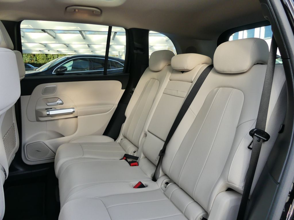 Mercedes-Benz GLB 180 2025