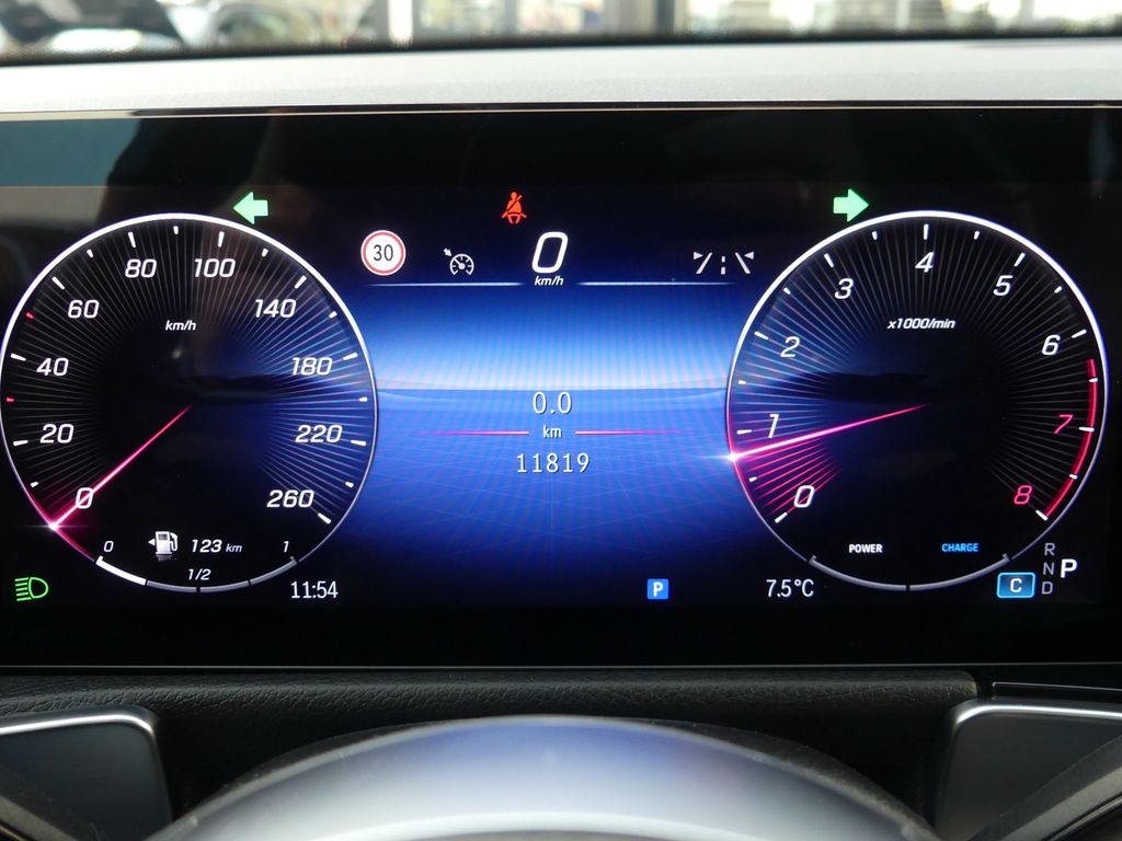 Mercedes-Benz GLB 180 2025