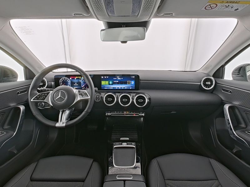 Mercedes-Benz A 200 2024