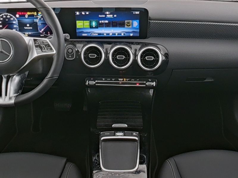 Mercedes-Benz A 200 2024