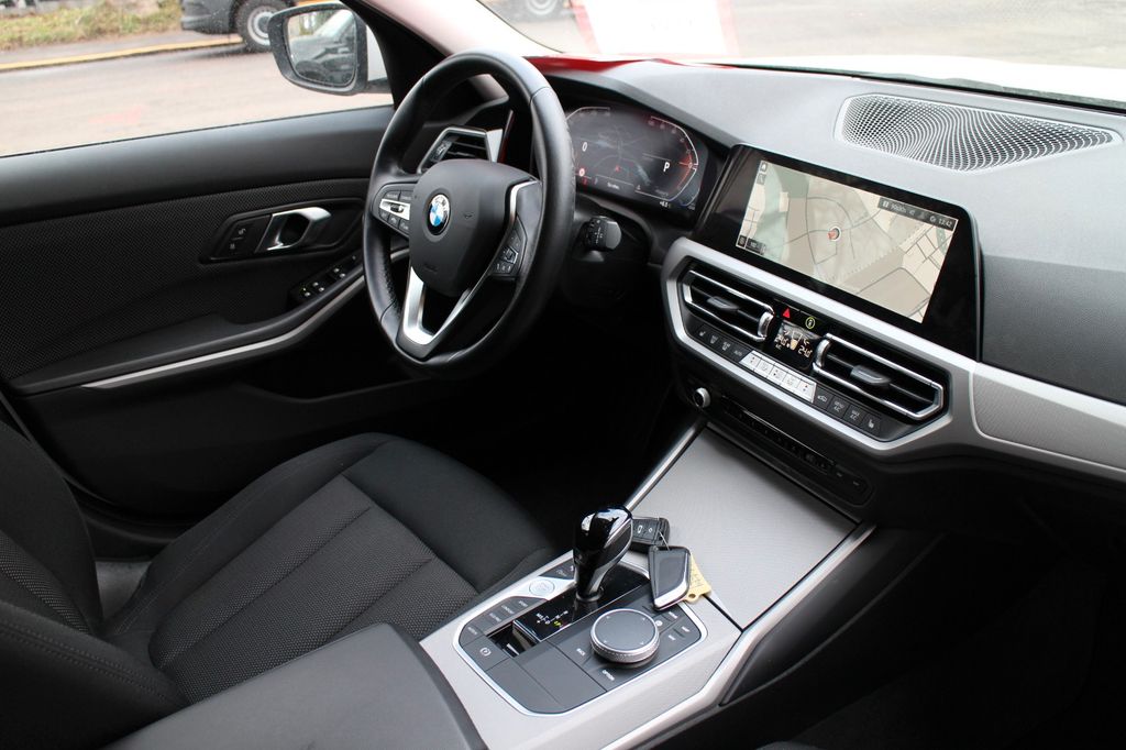 BMW 318 2021