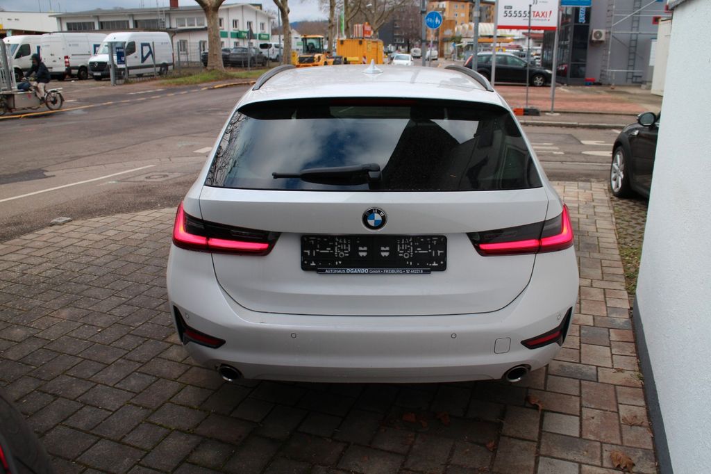 BMW 318 2021