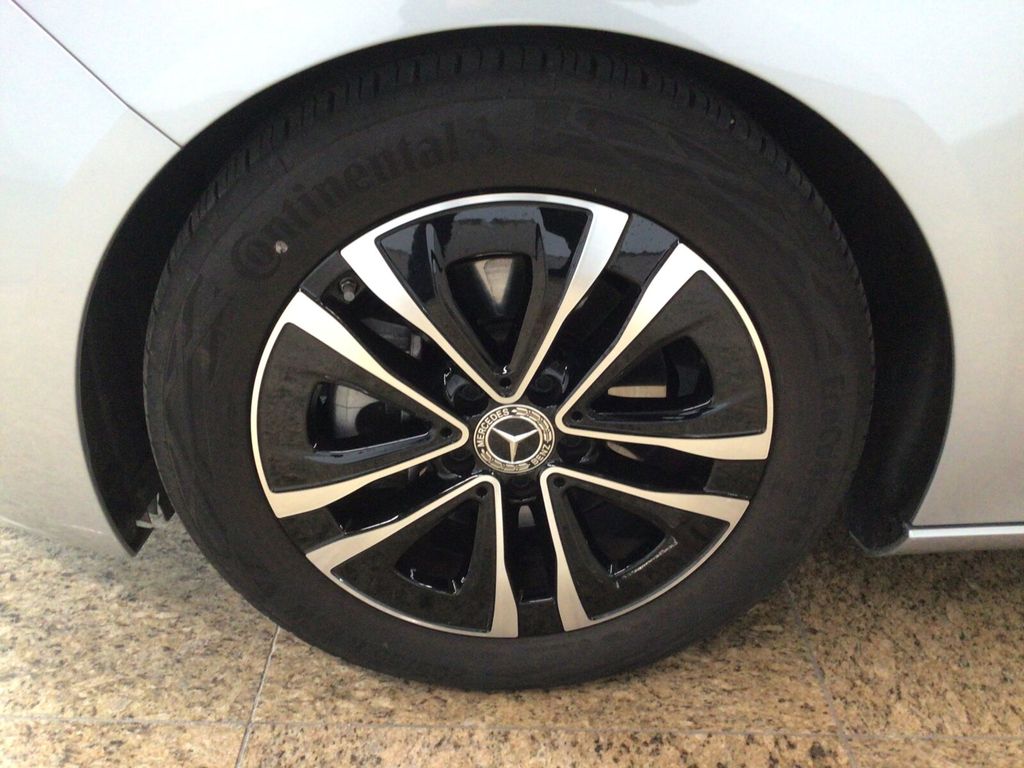 Mercedes-Benz B 200 2024