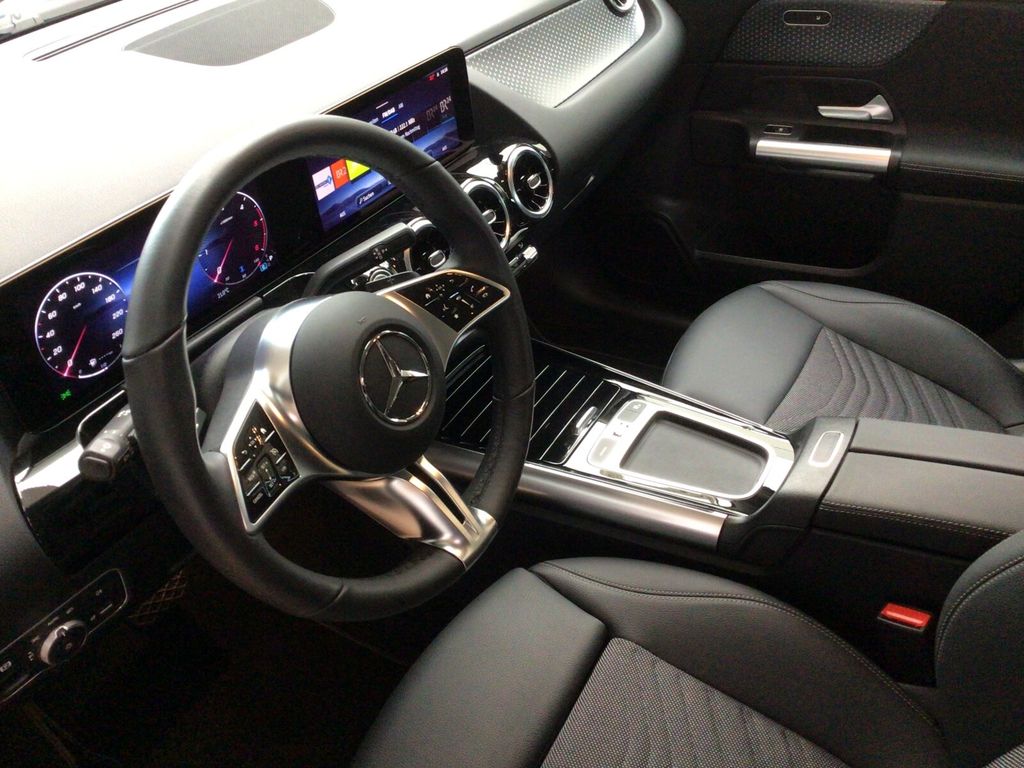 Mercedes-Benz B 200 2024