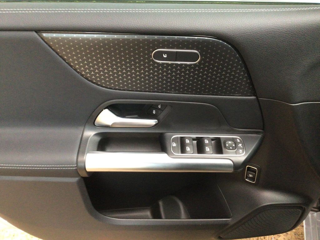 Mercedes-Benz B 200 2024