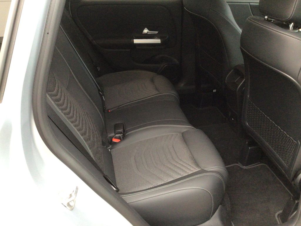 Mercedes-Benz B 200 2024