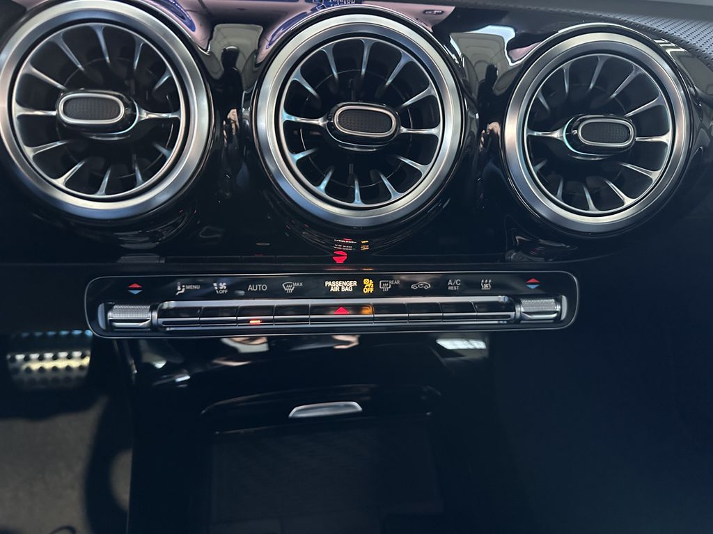 Mercedes-Benz CLA 200 2023