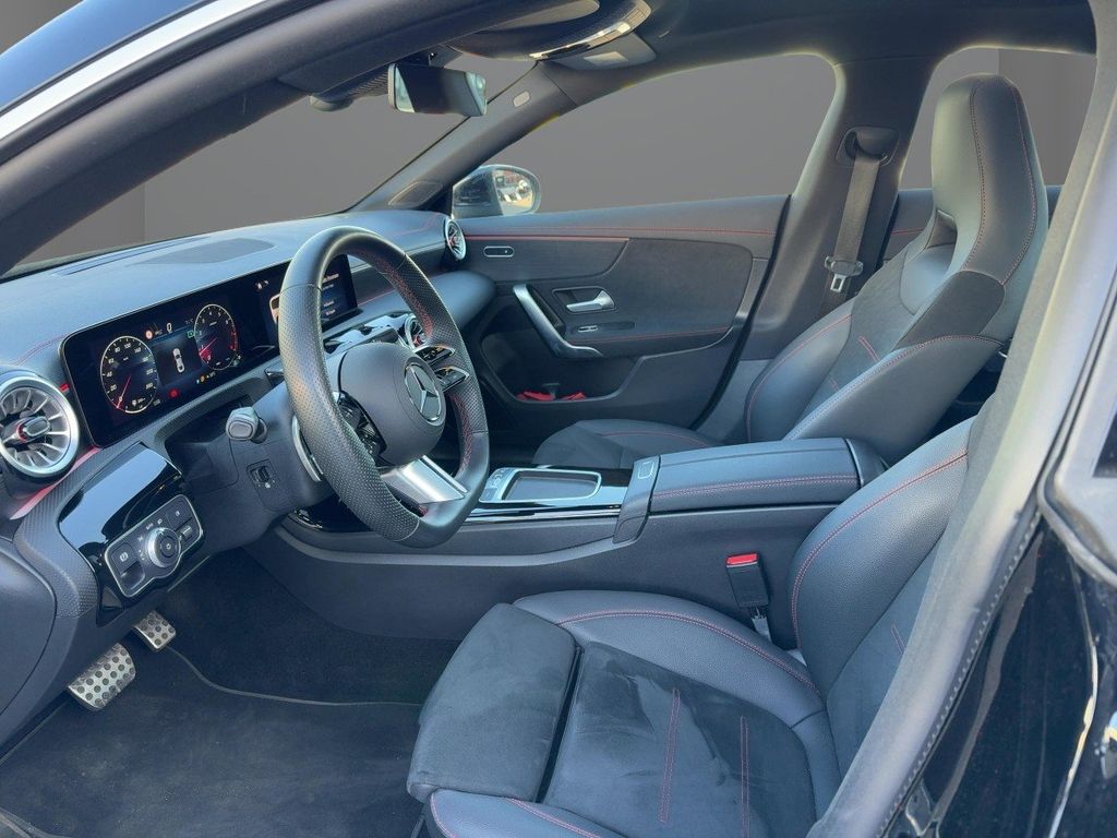 Mercedes-Benz CLA 180 2025
