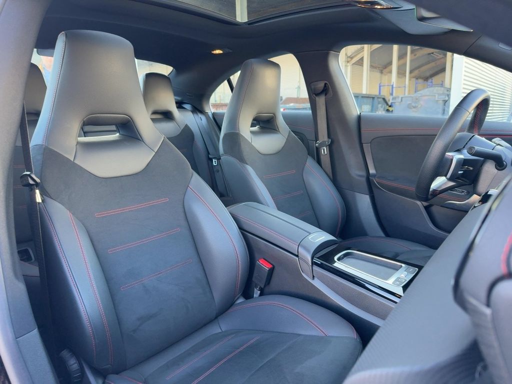 Mercedes-Benz CLA 180 2025