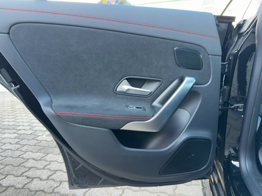 Mercedes-Benz CLA 180 2025