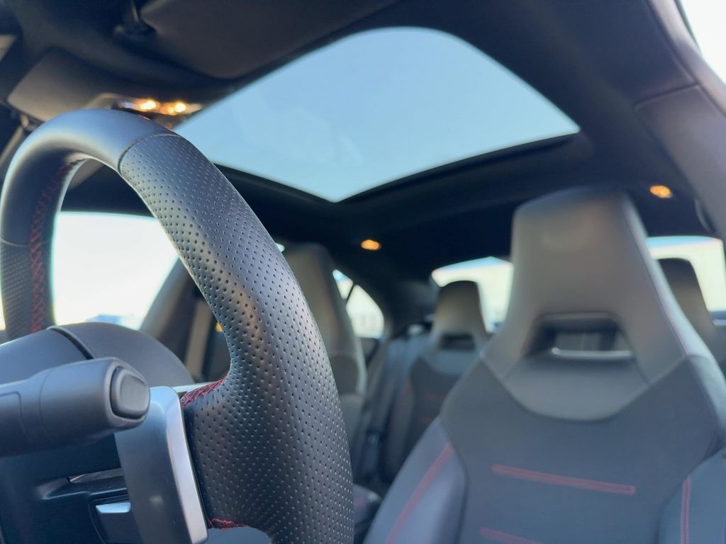 Mercedes-Benz CLA 180 2025