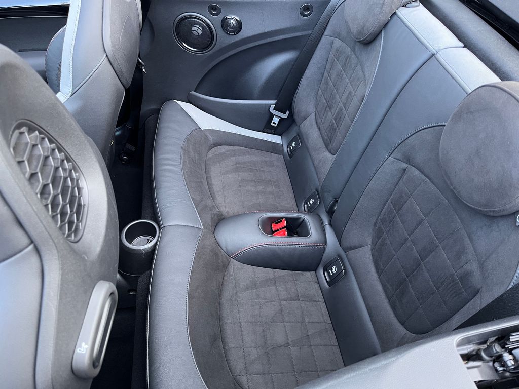 MINI Cooper Cabrio 2023