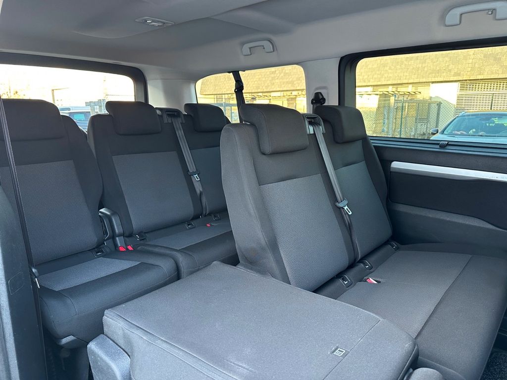 Peugeot Traveller 2020