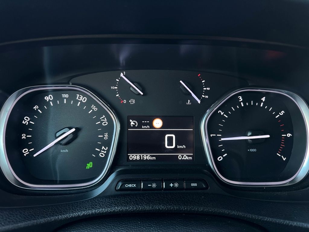 Peugeot Traveller 2020