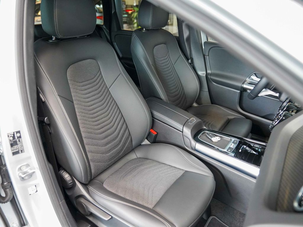 Mercedes-Benz B 180 2023