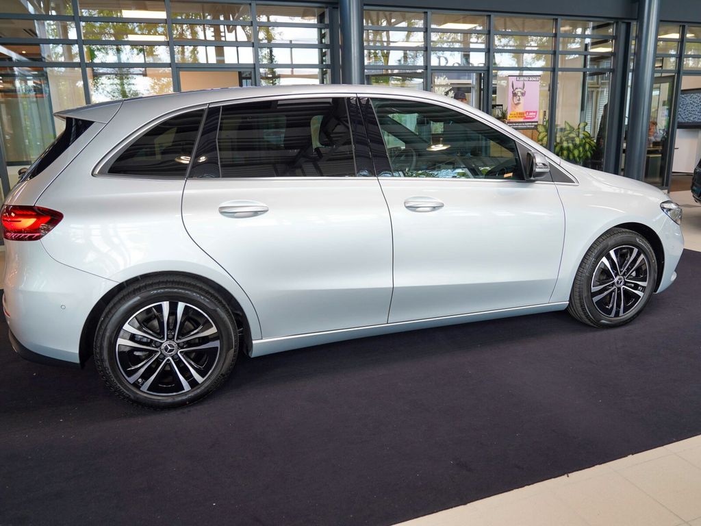 Mercedes-Benz B 180 2023