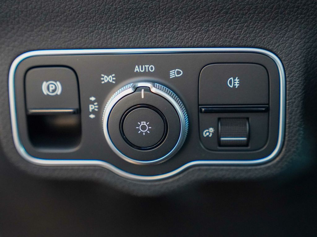 Mercedes-Benz B 180 2023