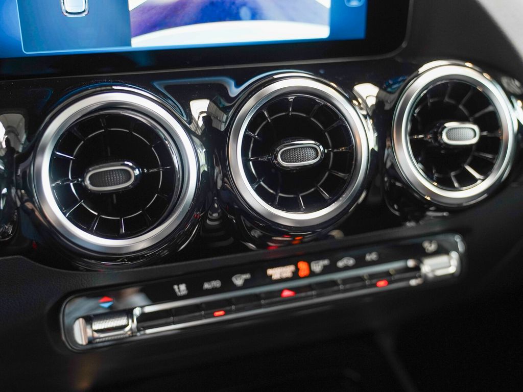 Mercedes-Benz B 180 2023