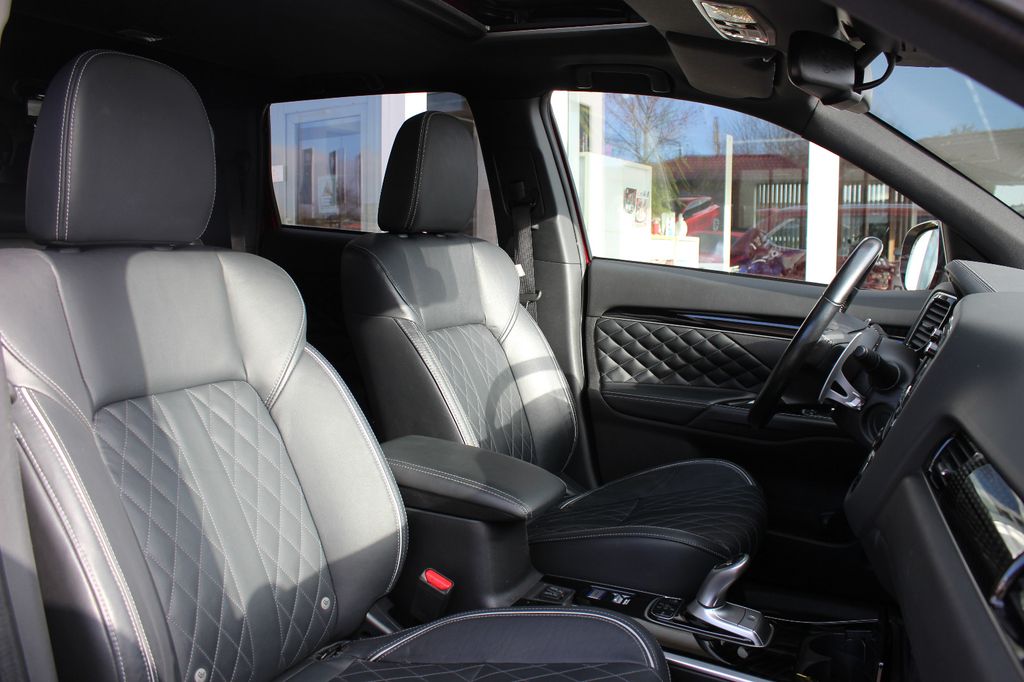 Mitsubishi Plug-in Hybrid Outlander 2019