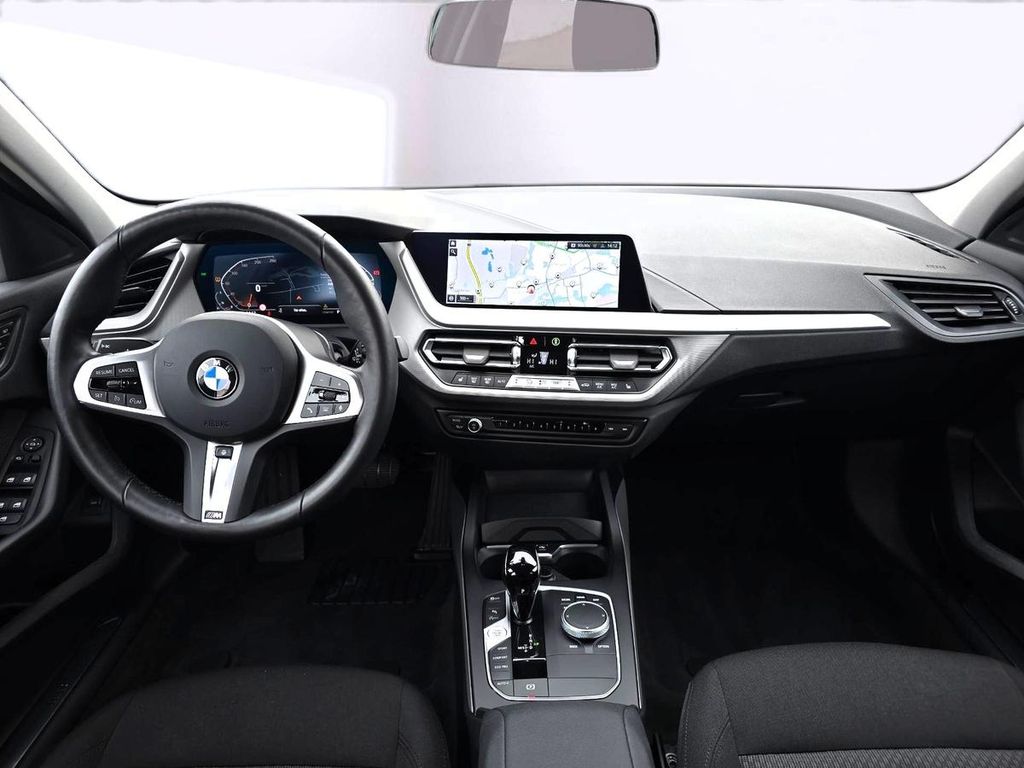 BMW 118 2024