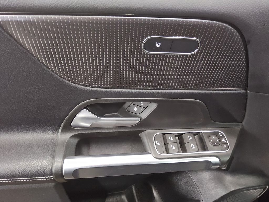 Mercedes-Benz GLB 200 2022