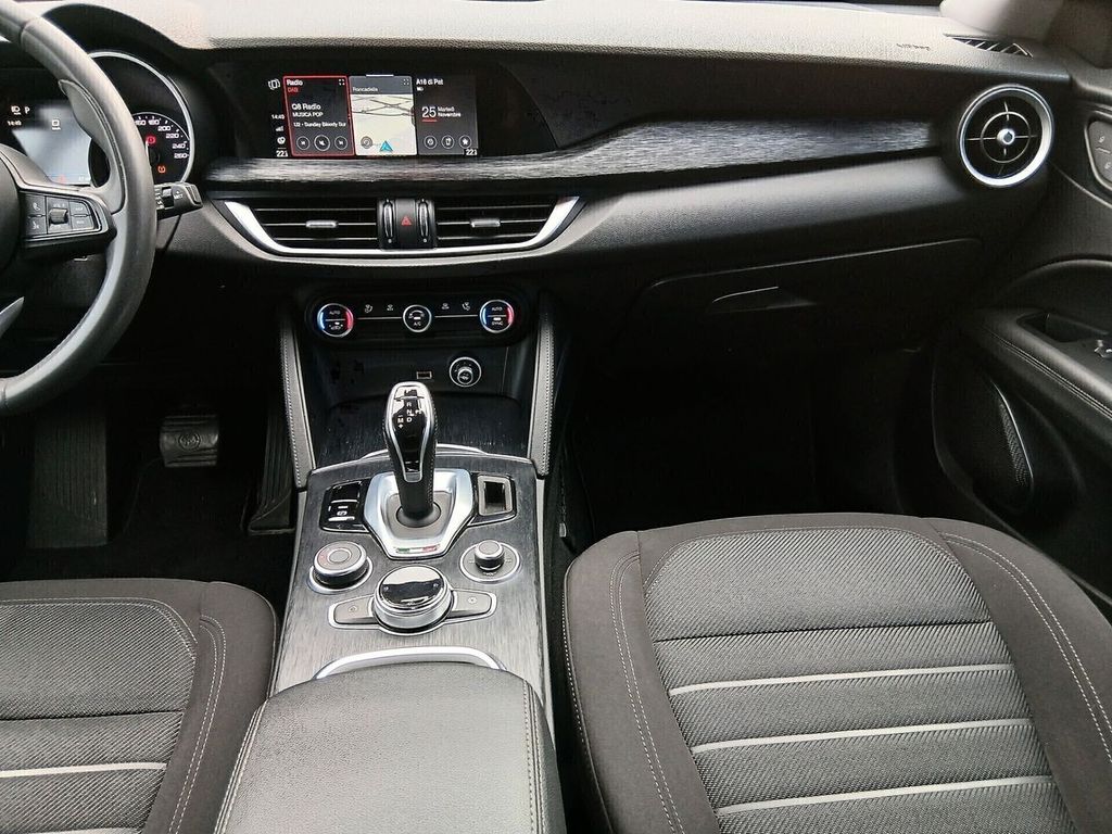 Alfa Romeo Stelvio 2021