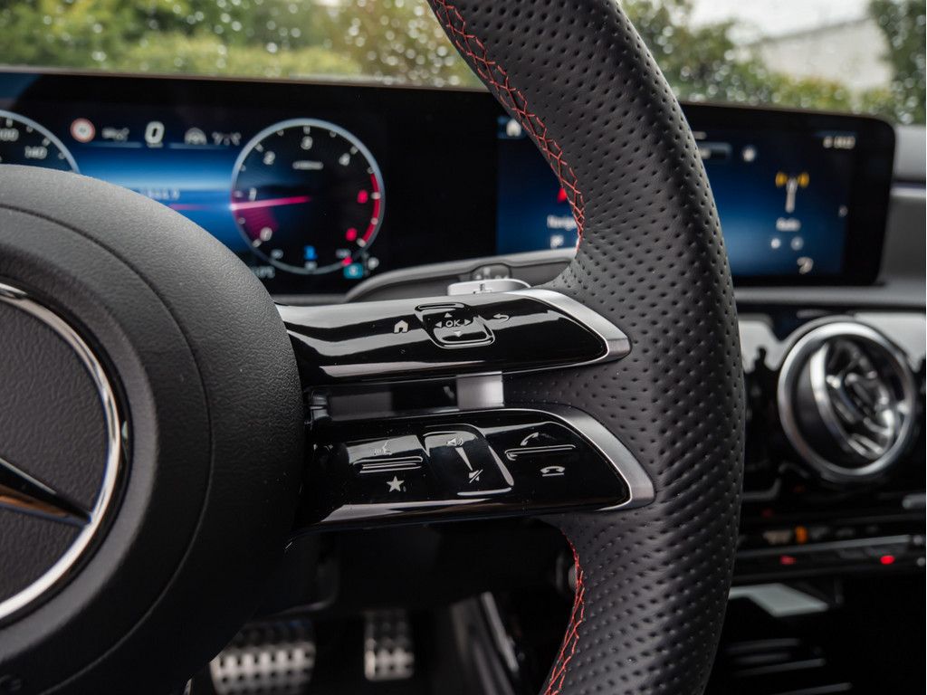 Mercedes-Benz A 180 2025