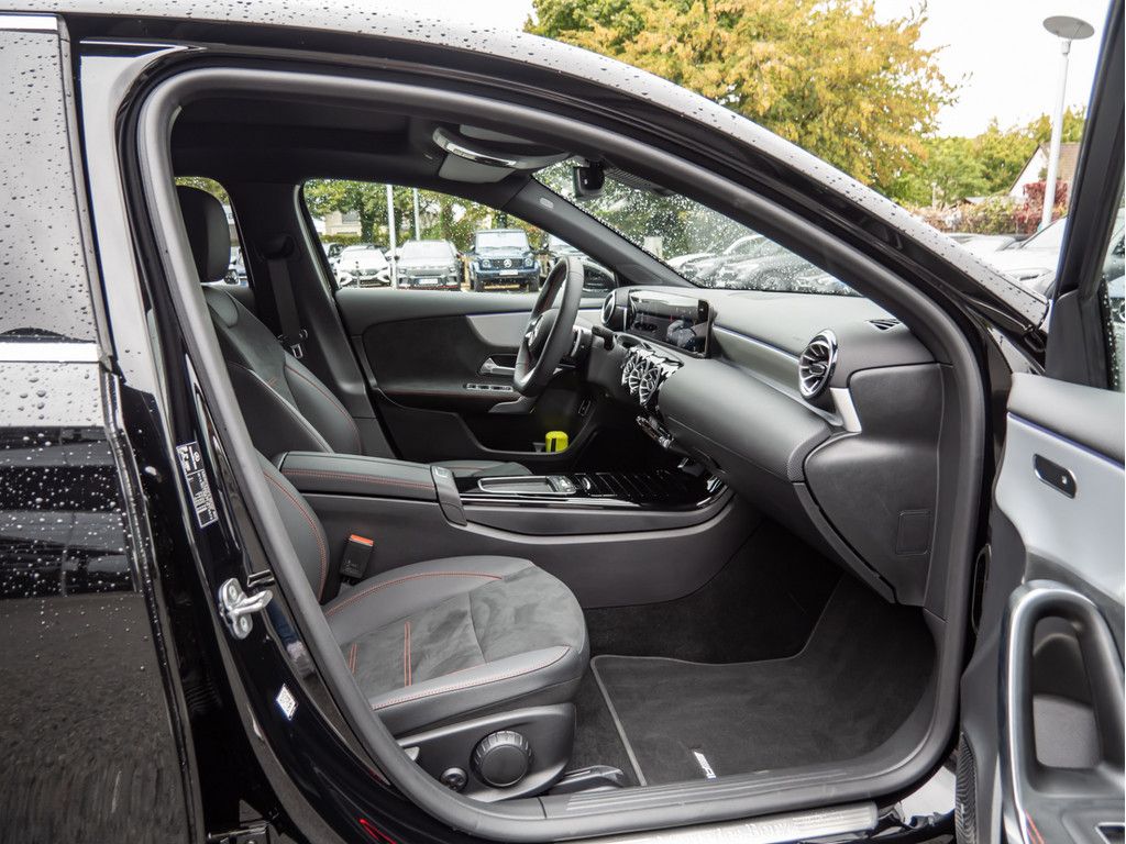 Mercedes-Benz A 180 2025